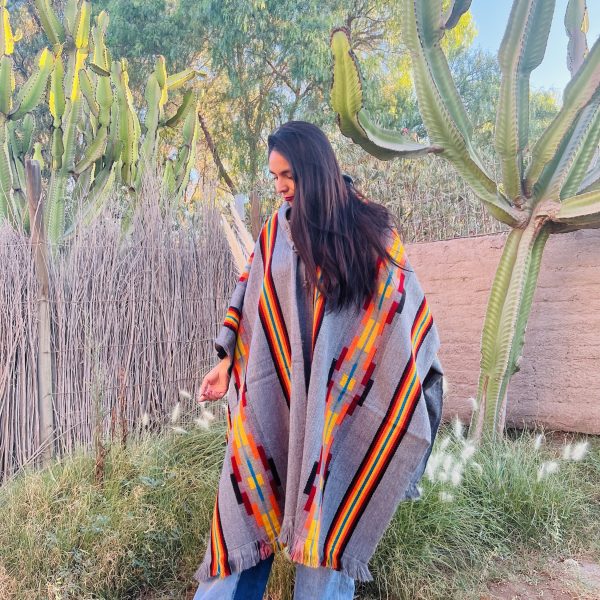 PONCHO GRIS COLORIDO, LANA DE ALPACA Y OVEJA