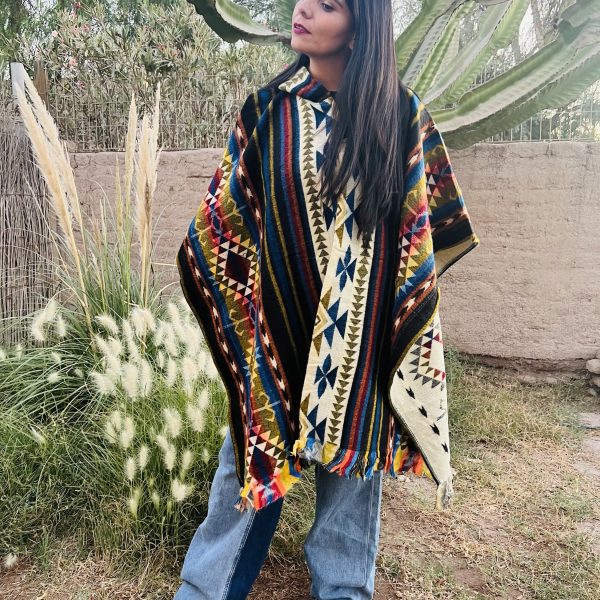 PONCHO GEOMÉTRICO, LANA DE ALPACA
